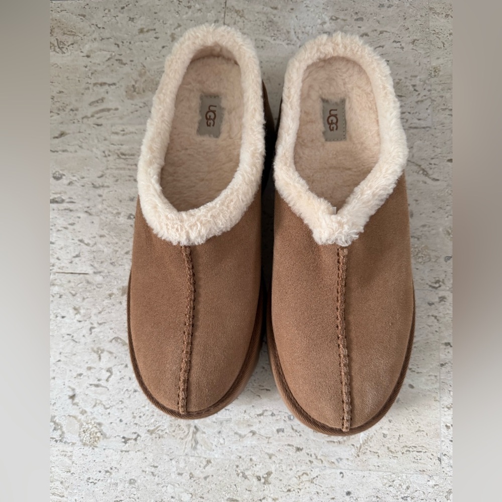 UGG® New Heights Cozy Clog- NO BOX - Picture 10 of 14